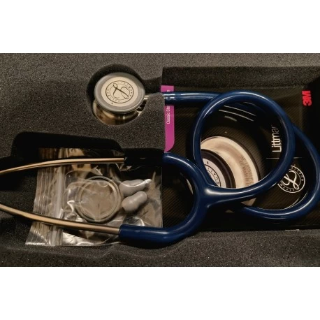 OUTLET: Littmann Classic III - fejl gravering. Marineblå.